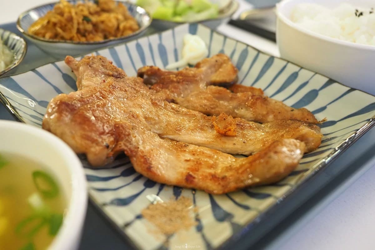 是畫室也是咖啡廳!打卡必拍「網美寶座」,獨門配方「莎莎牛可頌」清爽開胃 是畫室也是咖啡廳!打卡必拍「網美寶座」,獨門配方「莎莎牛可頌」清爽開胃