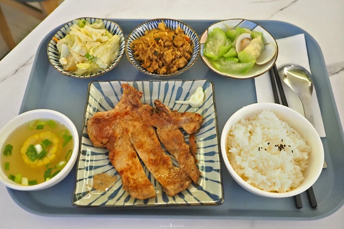 是畫室也是咖啡廳!打卡必拍「網美寶座」,獨門配方「莎莎牛可頌」清爽開胃 是畫室也是咖啡廳!打卡必拍「網美寶座」,獨門配方「莎莎牛可頌」清爽開胃