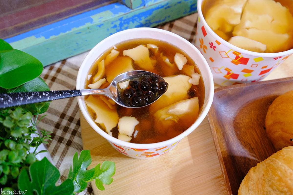 高評價傳統下午茶!「古早味豆花」加粉圓、花生只要35元,「咖哩酥餅」內餡飽滿也必嘗 高評價傳統下午茶!「古早味豆花」加粉圓、花生只要35元,「咖哩酥餅」內餡飽滿也必嘗