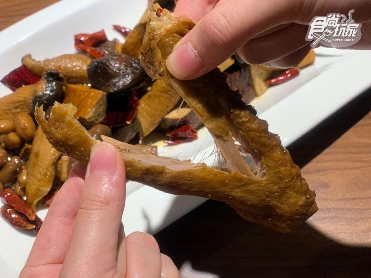 【新開店】嗜辣控先收下!超人氣私廚賣「蜀麻枋麻辣滷味」,首推桂丁雞雞腳、翅小腿 【新開店】嗜辣控先收下!超人氣私廚賣「蜀麻枋麻辣滷味」,首推桂丁雞雞腳、翅小腿