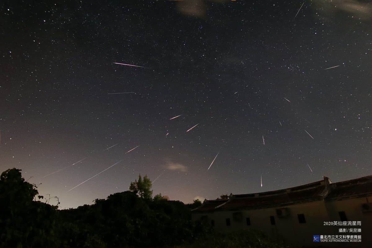 今年最壯觀「英仙座流星雨」8/12登場!每小時百顆流星畫破天際,最佳觀測時間出爐 今年最壯觀「英仙座流星雨」8/12登場!每小時百顆流星畫破天際,最佳觀測時間出爐