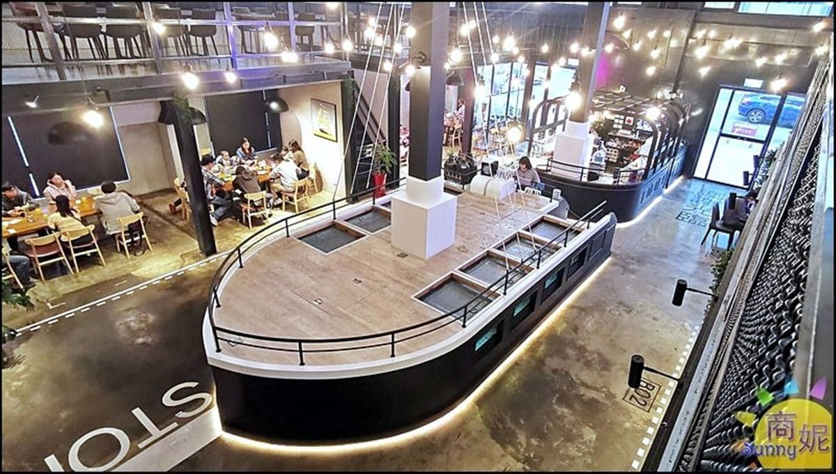 整艘船開進店!IG暴紅「海鮮餐廳」必點隱藏版鹽焗蝦,屏東直送「泰國蝦」每隻都爆膏 整艘船開進店!IG暴紅「海鮮餐廳」必點隱藏版鹽焗蝦,屏東直送「泰國蝦」每隻都爆膏