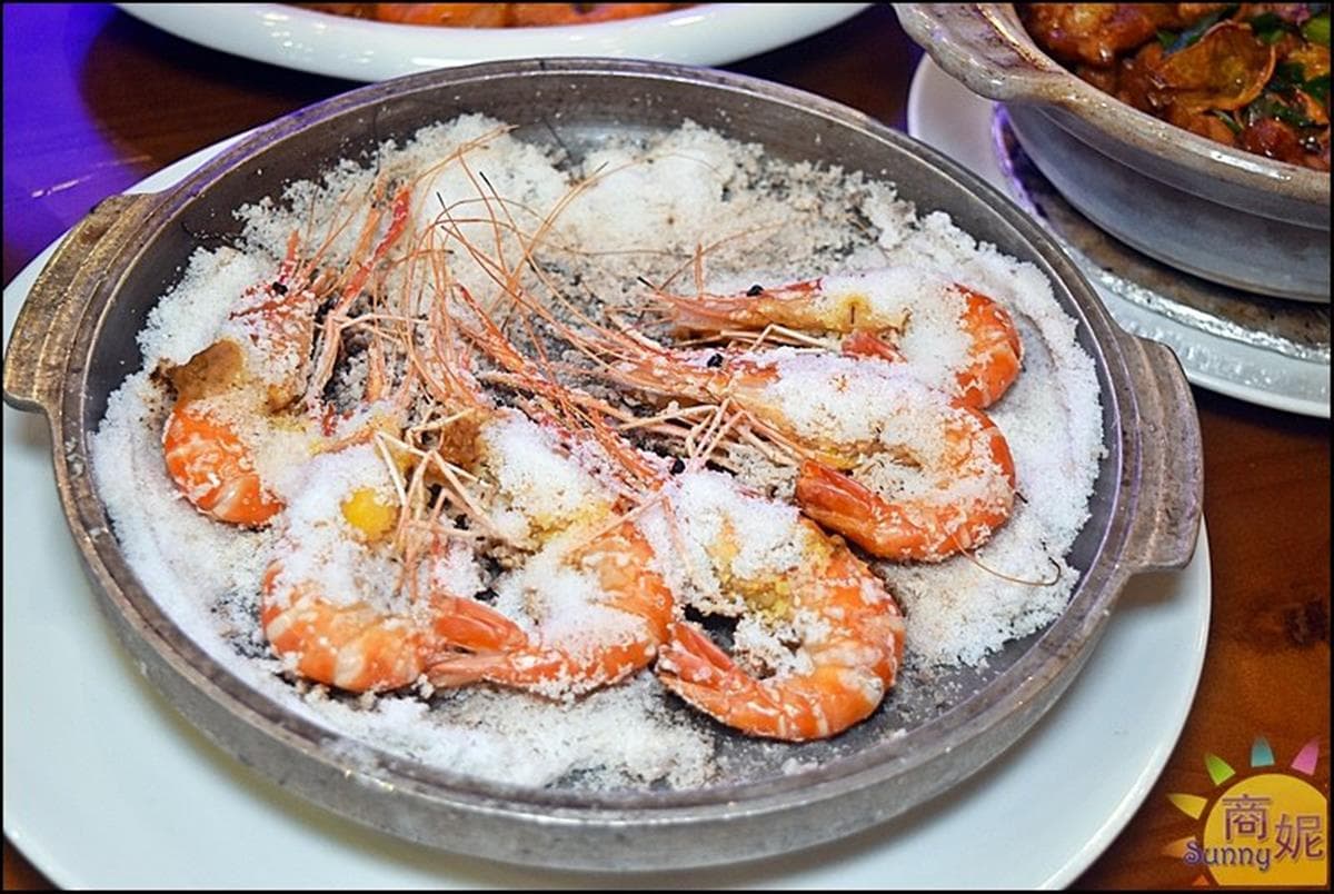 整艘船開進店!IG暴紅「海鮮餐廳」必點隱藏版鹽焗蝦,屏東直送「泰國蝦」每隻都爆膏 整艘船開進店!IG暴紅「海鮮餐廳」必點隱藏版鹽焗蝦,屏東直送「泰國蝦」每隻都爆膏