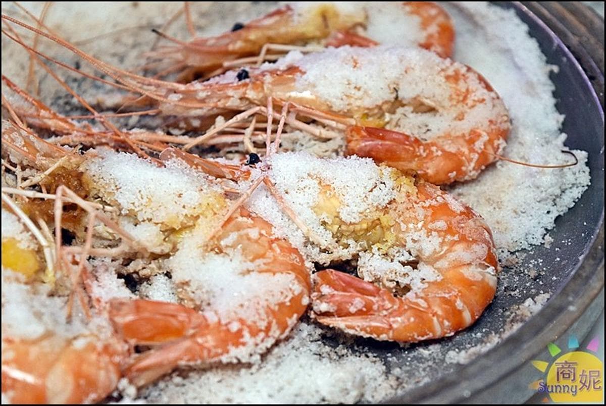 整艘船開進店!IG暴紅「海鮮餐廳」必點隱藏版鹽焗蝦,屏東直送「泰國蝦」每隻都爆膏 整艘船開進店!IG暴紅「海鮮餐廳」必點隱藏版鹽焗蝦,屏東直送「泰國蝦」每隻都爆膏