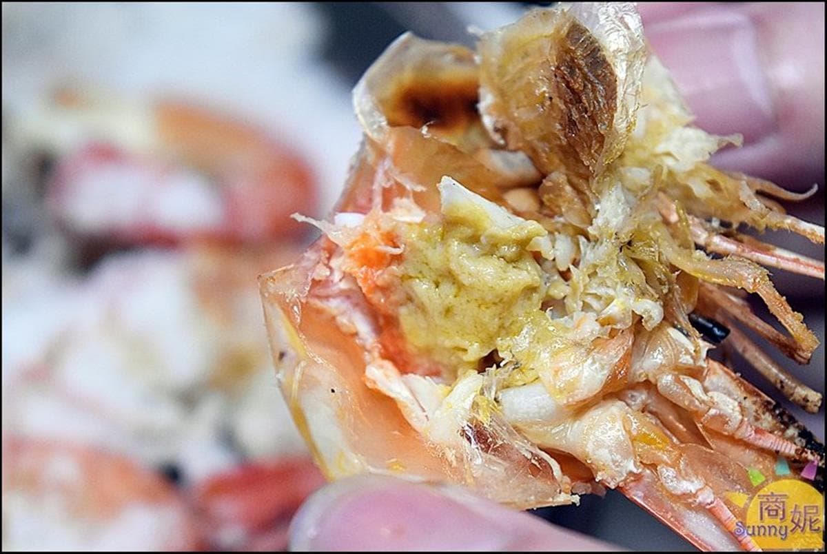 整艘船開進店!IG暴紅「海鮮餐廳」必點隱藏版鹽焗蝦,屏東直送「泰國蝦」每隻都爆膏 整艘船開進店!IG暴紅「海鮮餐廳」必點隱藏版鹽焗蝦,屏東直送「泰國蝦」每隻都爆膏
