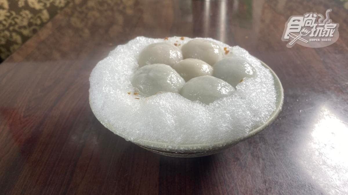 連獲3年必比登!高人氣「冰火湯圓」必淋特製桂花蜜,花生、芝麻內餡一咬就爆漿
