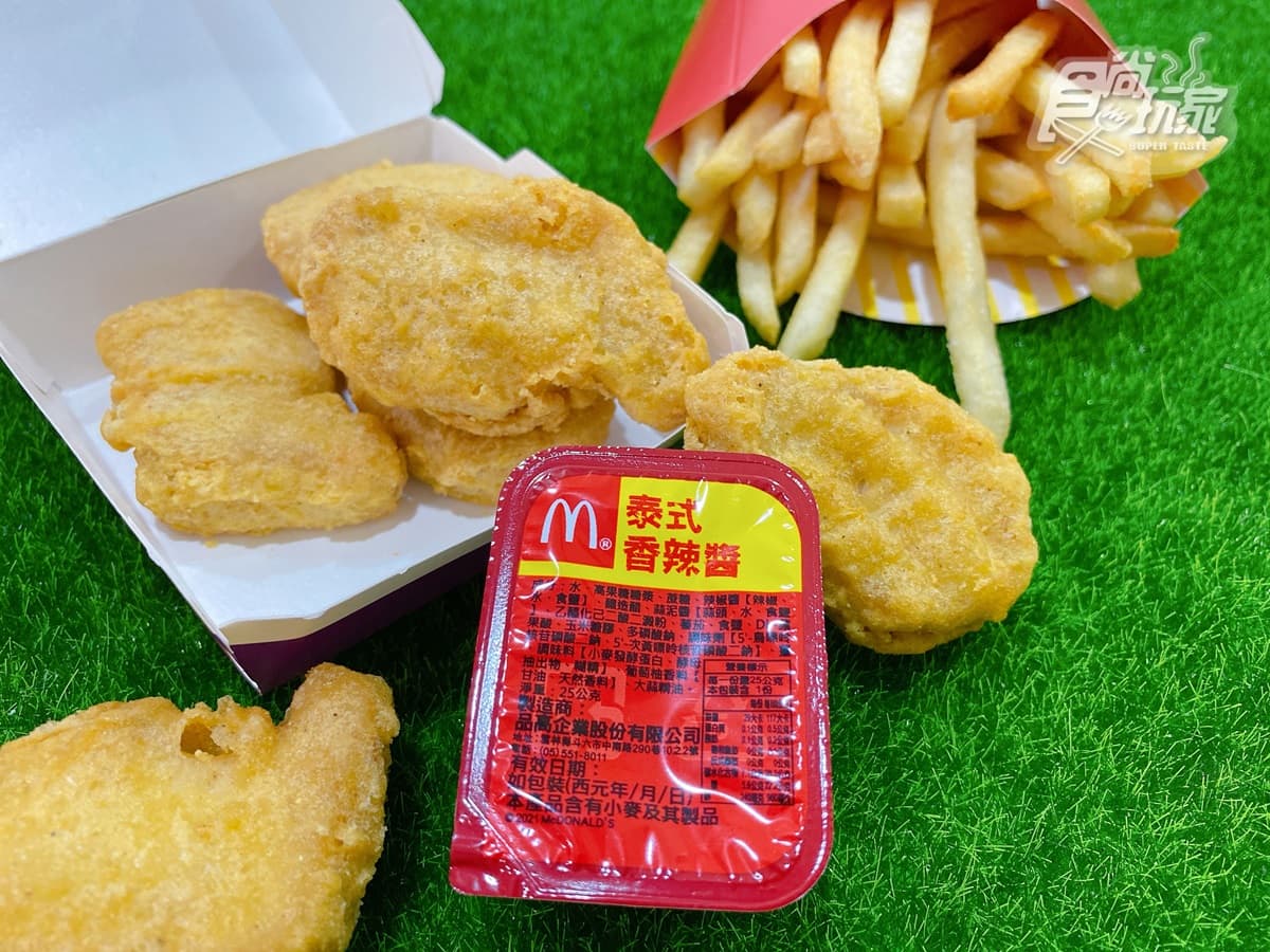 不只糖醋醬!麥當勞雞塊推最新「泰式香辣醬」可沾,9月初傳出「蜂蜜芥末醬」強勢回歸 不只糖醋醬!麥當勞雞塊推最新「泰式香辣醬」可沾,9月初傳出「蜂蜜芥末醬」強勢回歸