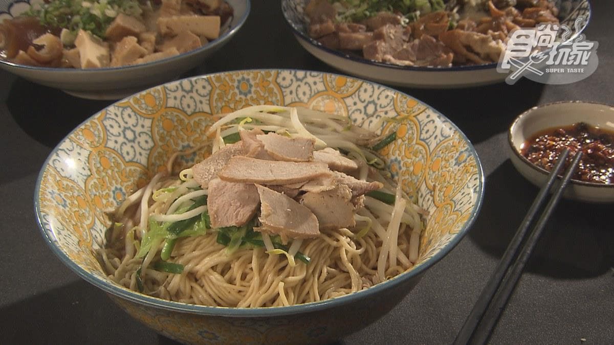 飄香一甲子麵店!必點「麻醬乾麵」獨家吃法最對味,Q彈美濃粄條加「自製辣油」更過癮