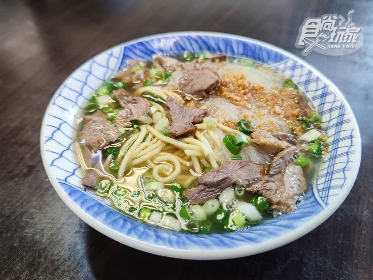 澎湖高CP值美食!60年大分量「米粉麵」1碗只要50元,鹹香「黑白切」搭蒜泥更對味 澎湖高CP值美食!60年大分量「米粉麵」1碗只要50元,鹹香「黑白切」搭蒜泥更對味