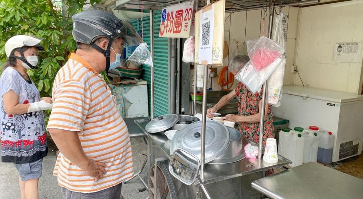 1碗只要30元!古早味「白粉圓」每天限量300份,加點「香蕉油」清爽不甜膩 1碗只要30元!古早味「白粉圓」每天限量300份,加點「香蕉油」清爽不甜膩