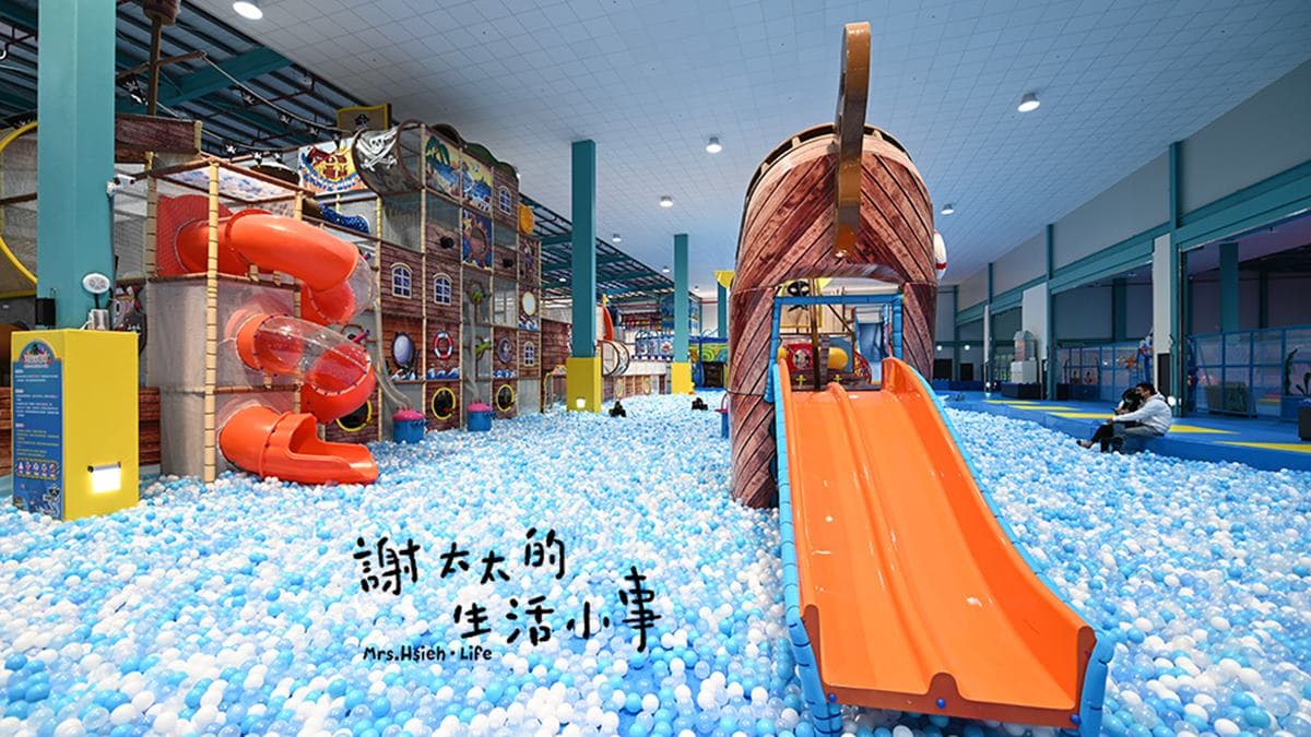 小孩玩瘋了!親子飯店出門就是賽車道,爽玩百萬球池、巨型溜滑梯 小孩玩瘋了!親子飯店出門就是賽車道,爽玩百萬球池、巨型溜滑梯