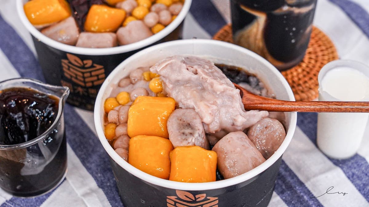 芋頭控快衝!滿料系「芋泥冰」1碗只要50元,配古法手作「柴燒仙草」滑嫩不甜膩