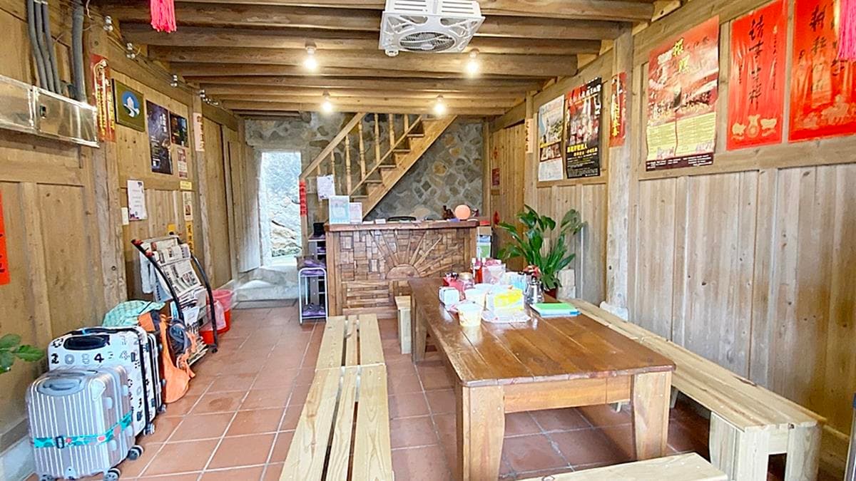 1秒穿越!入住百年石頭屋打卡「台灣小地中海」,開窗就能賞超夢幻海景 1秒穿越!入住百年石頭屋打卡「台灣小地中海」,開窗就能賞超夢幻海景
