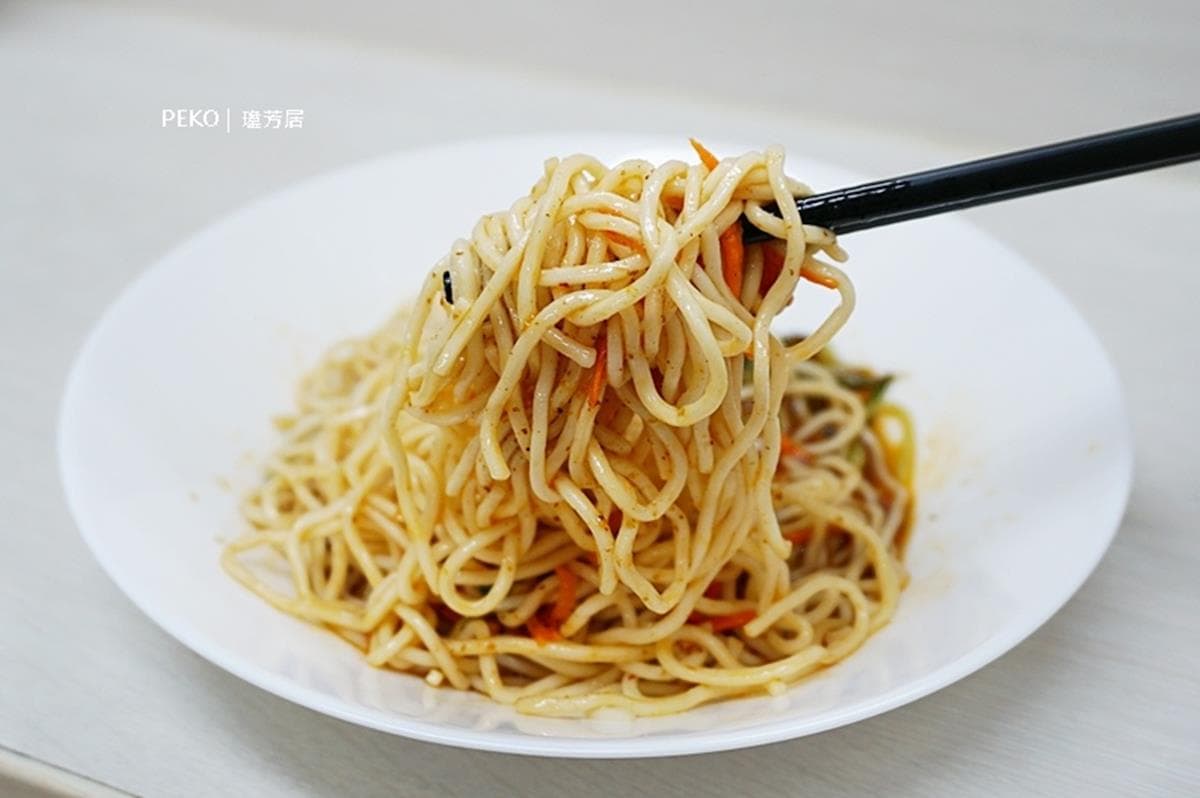 50年老店強勢回歸!獨門「川辣涼麵」清爽不膩口,Q彈「雞蛋麵」吸滿醬汁超唰嘴 50年老店強勢回歸!獨門「川辣涼麵」清爽不膩口,Q彈「雞蛋麵」吸滿醬汁超唰嘴