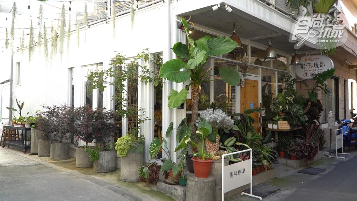 IG超夯純白餐廳!打卡必拍森林系空間,先嗑整尾龍蝦義大利麵、琉球香腸披薩 IG超夯純白餐廳!打卡必拍森林系空間,先嗑整尾龍蝦義大利麵、琉球香腸披薩