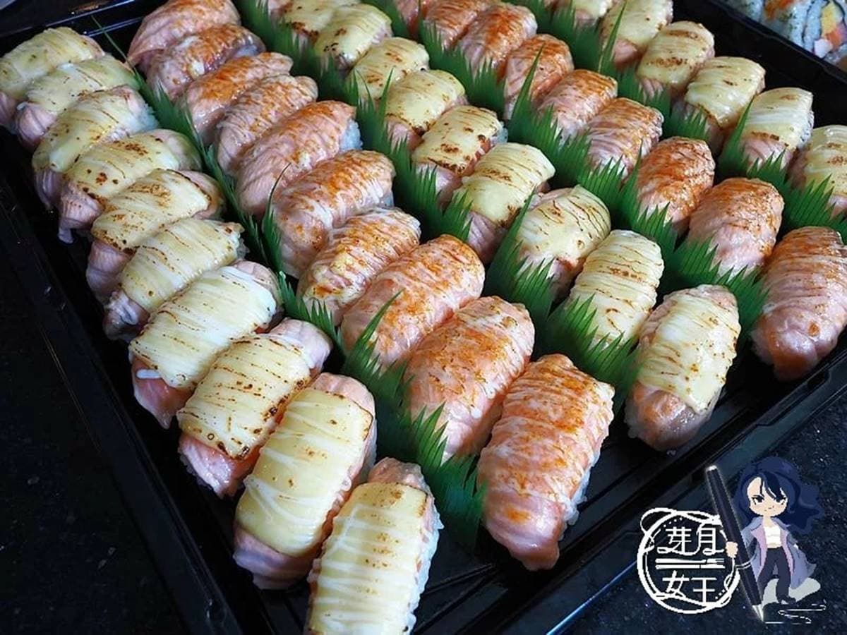 被燒肉耽誤的壽司店!50貫鮭魚握壽司只要850元,加200元吃得到2種「炙燒口味」 被燒肉耽誤的壽司店!50貫鮭魚握壽司只要850元,加200元吃得到2種「炙燒口味」