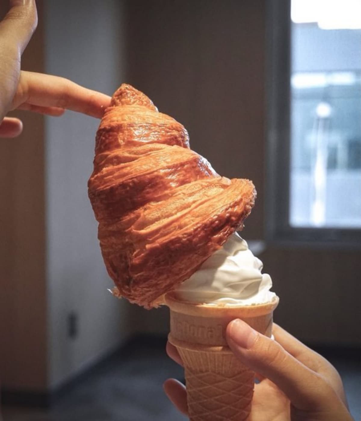 麥當勞也有「可頌冰淇淋」!店員曝2大隱藏版吃法,這樣搭秒變酥皮濃湯 麥當勞也有「可頌冰淇淋」!店員曝2大隱藏版吃法,這樣搭秒變酥皮濃湯