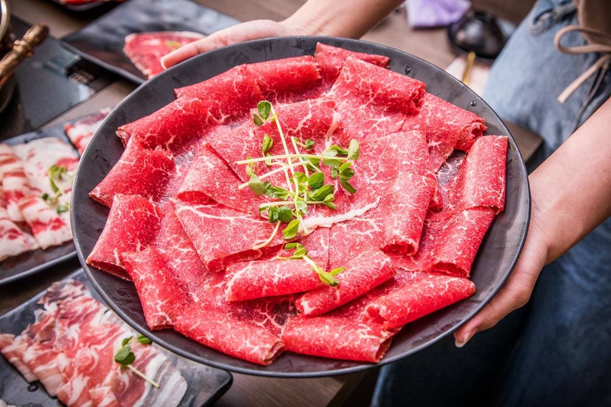 只要699元!麻辣鍋吃到飽必點澳洲M9、美國見島和牛,Prime翼板舞衣芭比超吸睛 只要699元!麻辣鍋吃到飽必點澳洲M9、美國見島和牛,Prime翼板舞衣芭比超吸睛