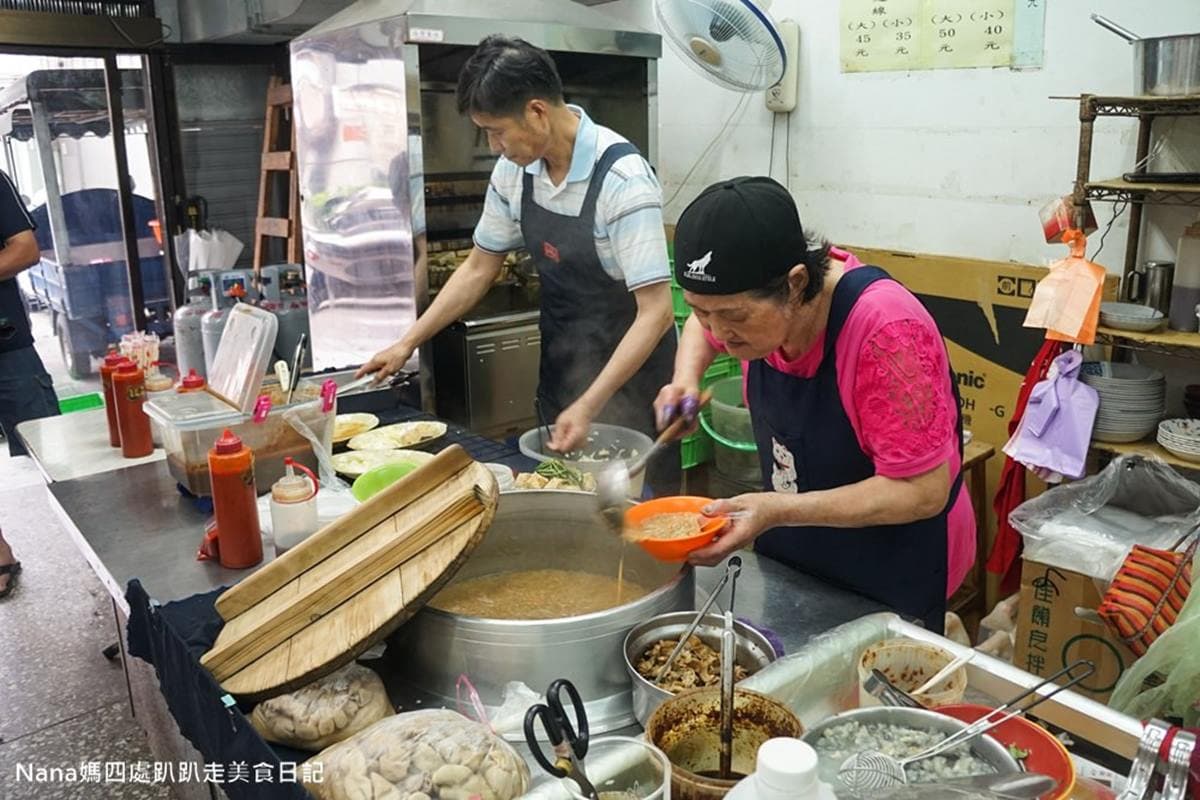新莊人從小吃到大!30年「大腸麵線」選用現宰溫體豬,臭豆腐搭九層塔才對味 新莊人從小吃到大!30年「大腸麵線」選用現宰溫體豬,臭豆腐搭九層塔才對味