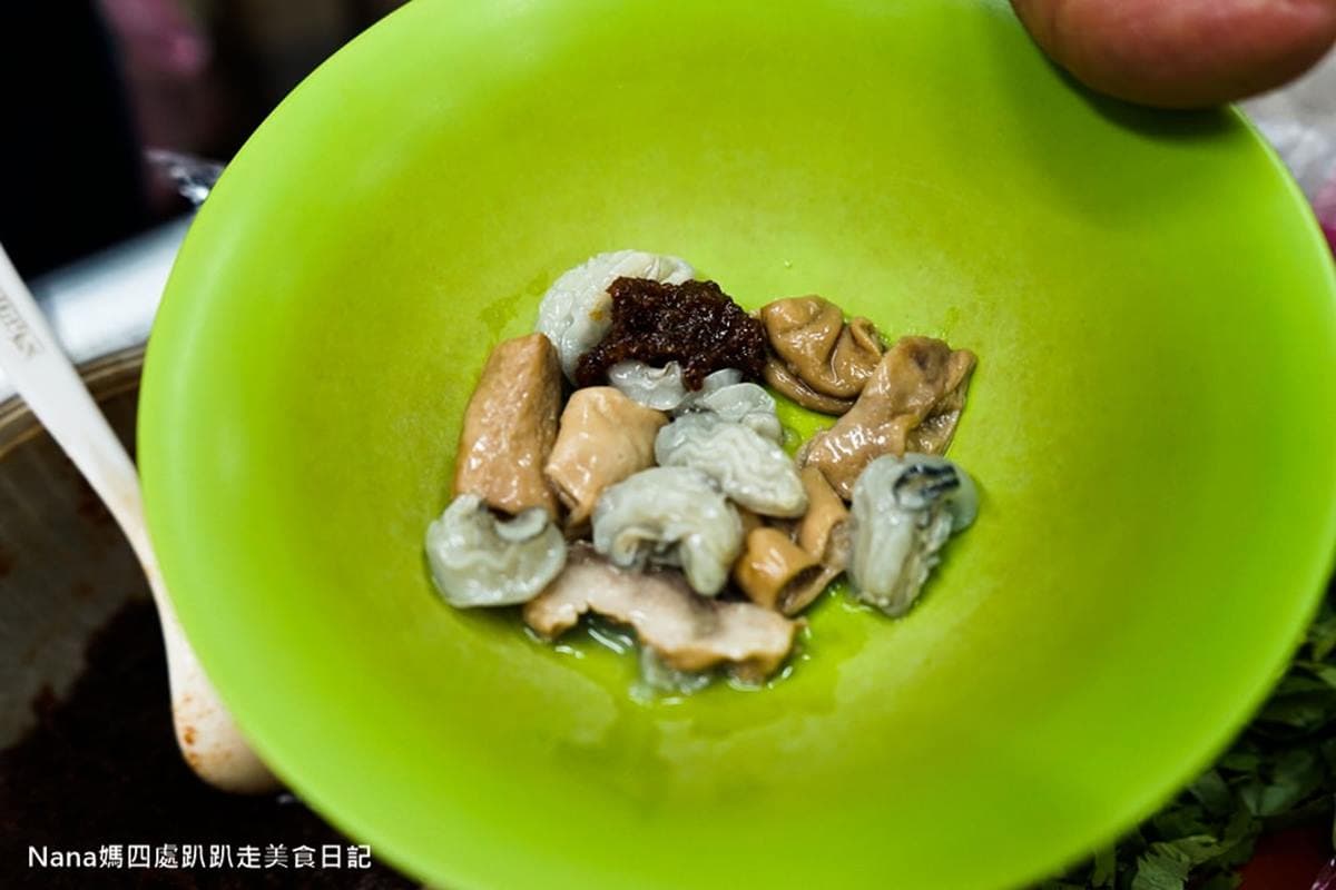 新莊人從小吃到大!30年「大腸麵線」選用現宰溫體豬,臭豆腐搭九層塔才對味 新莊人從小吃到大!30年「大腸麵線」選用現宰溫體豬,臭豆腐搭九層塔才對味