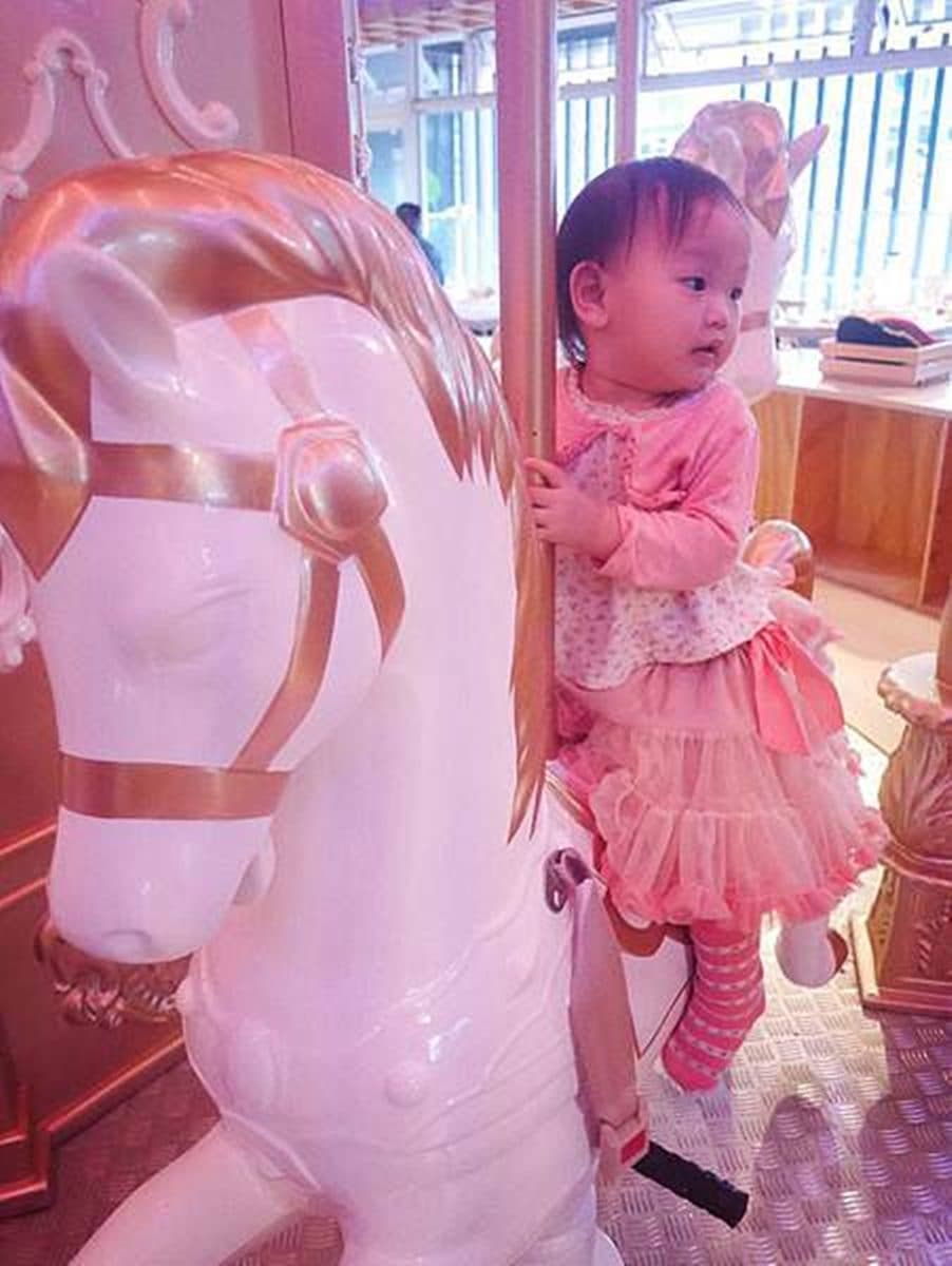 台北超夯親子餐廳!先衝旋轉木馬、馬卡龍色球池,BBQ培根披薩一吃停不下 台北超夯親子餐廳!先衝旋轉木馬、馬卡龍色球池,BBQ培根披薩一吃停不下