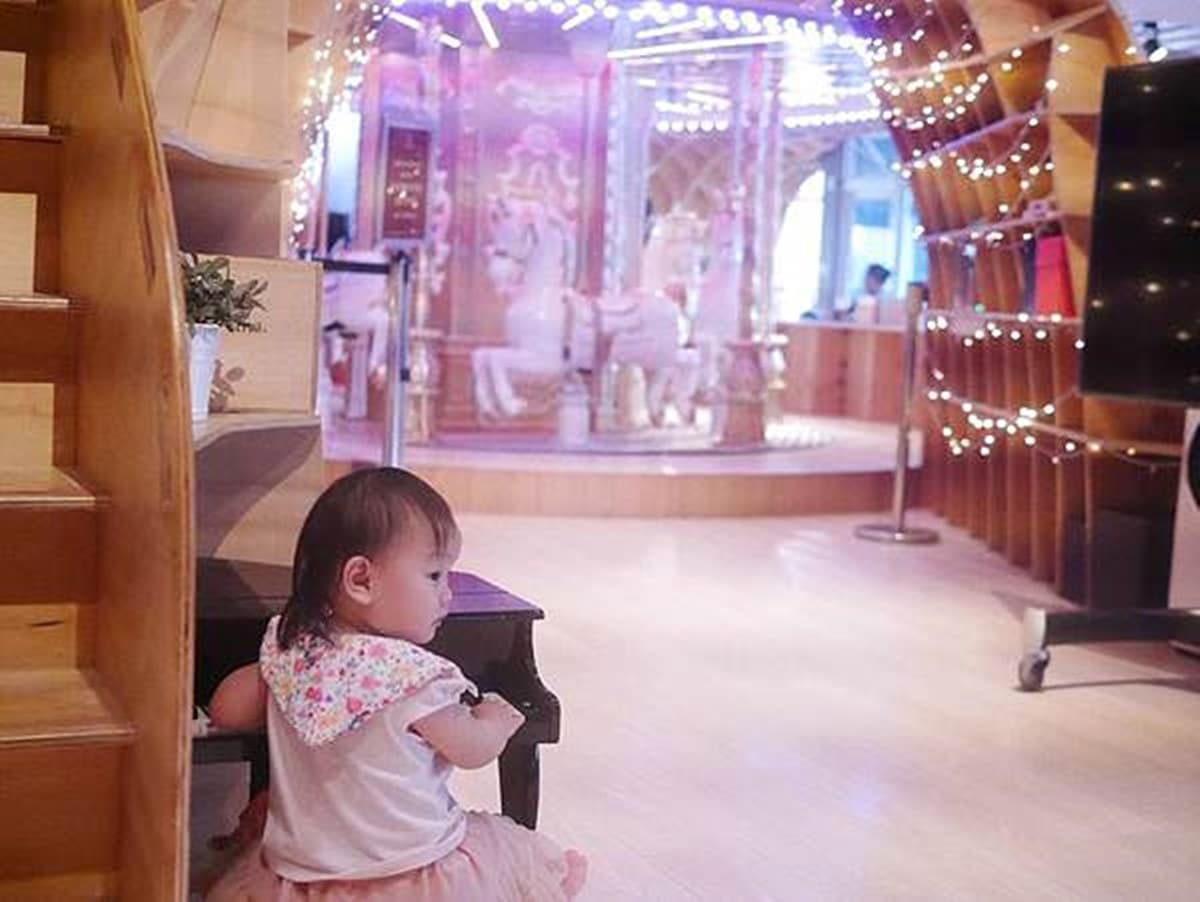 台北超夯親子餐廳!先衝旋轉木馬、馬卡龍色球池,BBQ培根披薩一吃停不下 台北超夯親子餐廳!先衝旋轉木馬、馬卡龍色球池,BBQ培根披薩一吃停不下