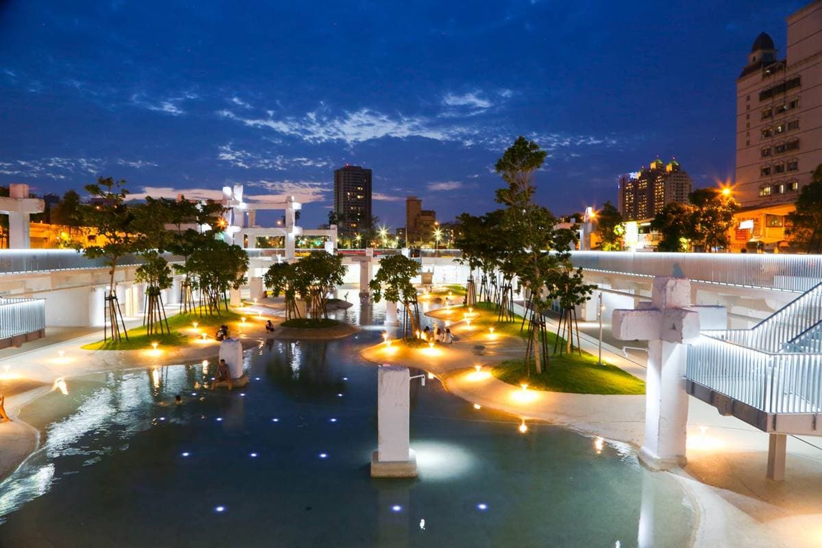 打卡必衝!台南6大夜拍聖地:阿凡達生命之樹、星光鯨魚、風之使者梅花鹿 打卡必衝!台南6大夜拍聖地:阿凡達生命之樹、星光鯨魚、風之使者梅花鹿