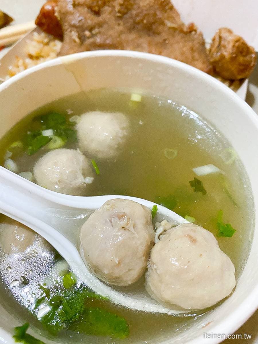 長榮學生最愛!台南古早味「蒜頭飯+炸排骨」只要55元,35元炸雞腿也必點 長榮學生最愛!台南古早味「蒜頭飯+炸排骨」只要55元,35元炸雞腿也必點