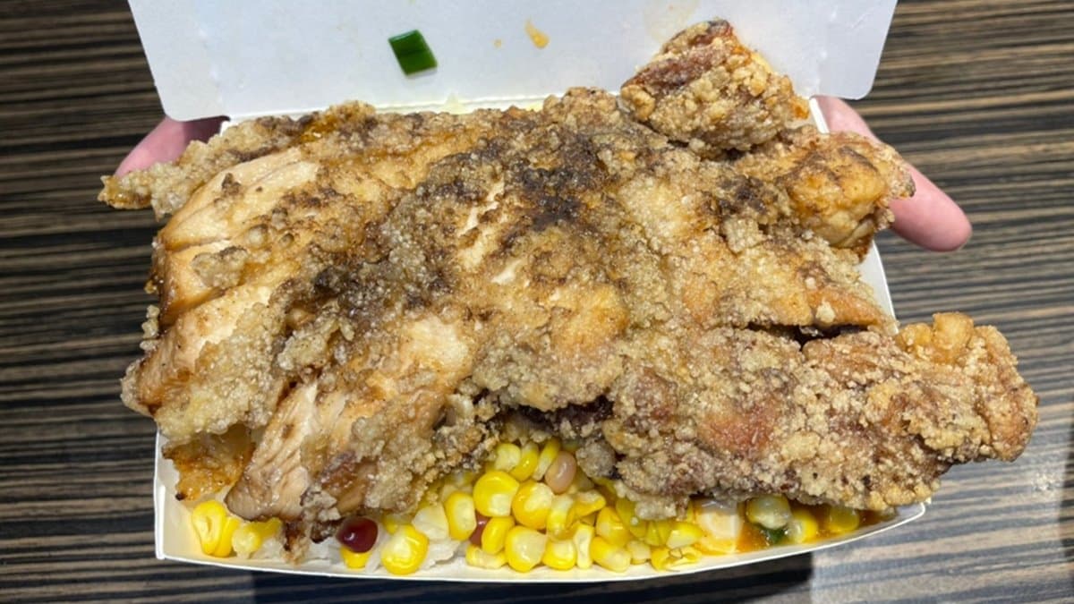 老闆娘超佛心!新竹「85元便當」雞排大到炸出來,35元經濟飯吃得到3樣配菜