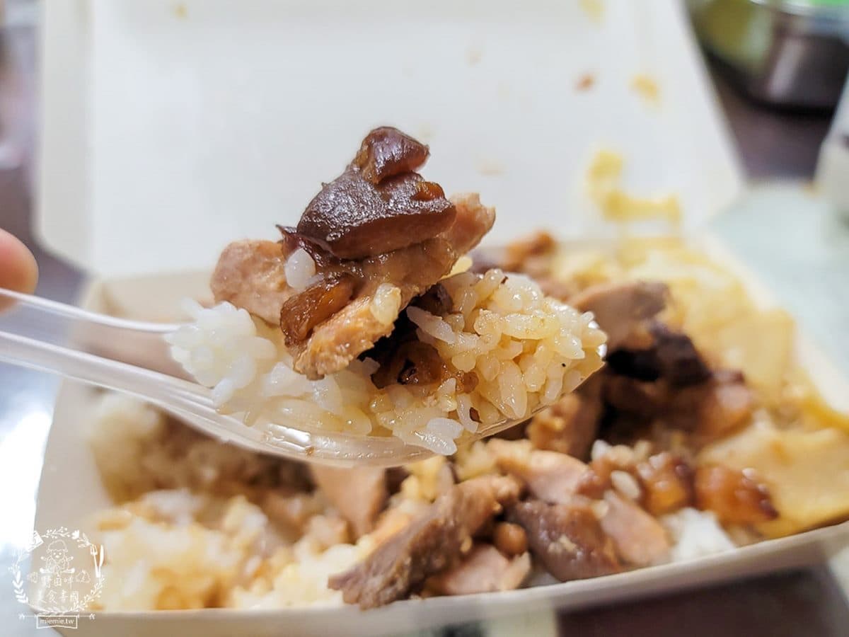 晚來買不到!高雄隱藏版「東港鮪魚飯」只要40元,滿料粄條吃得到5種海味 晚來買不到!高雄隱藏版「東港鮪魚飯」只要40元,滿料粄條吃得到5種海味