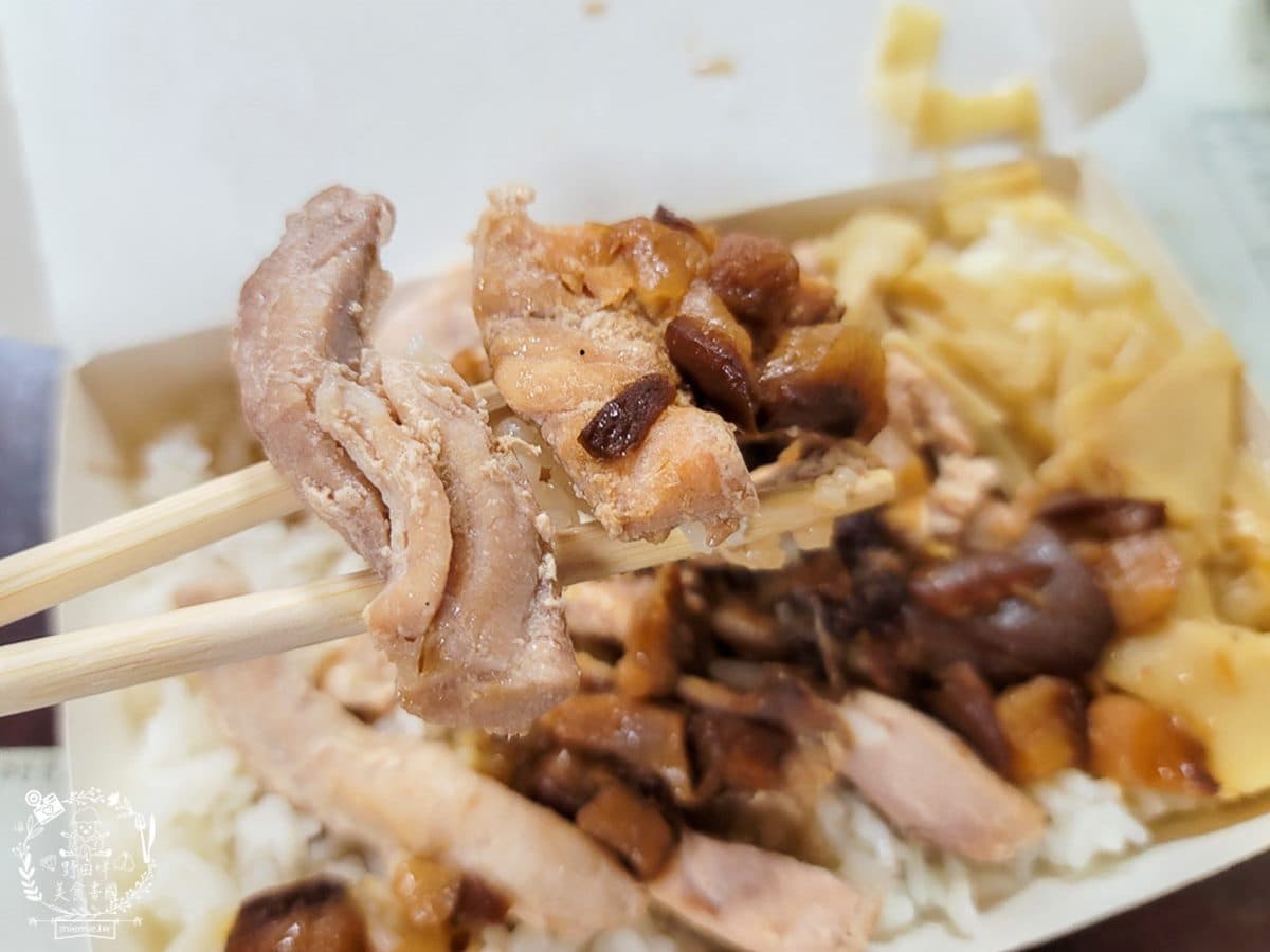 晚來買不到!高雄隱藏版「東港鮪魚飯」只要40元,滿料粄條吃得到5種海味 晚來買不到!高雄隱藏版「東港鮪魚飯」只要40元,滿料粄條吃得到5種海味