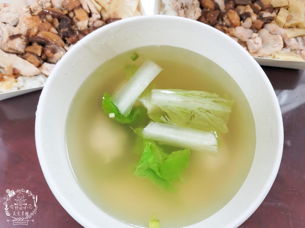 晚來買不到!高雄隱藏版「東港鮪魚飯」只要40元,滿料粄條吃得到5種海味 晚來買不到!高雄隱藏版「東港鮪魚飯」只要40元,滿料粄條吃得到5種海味