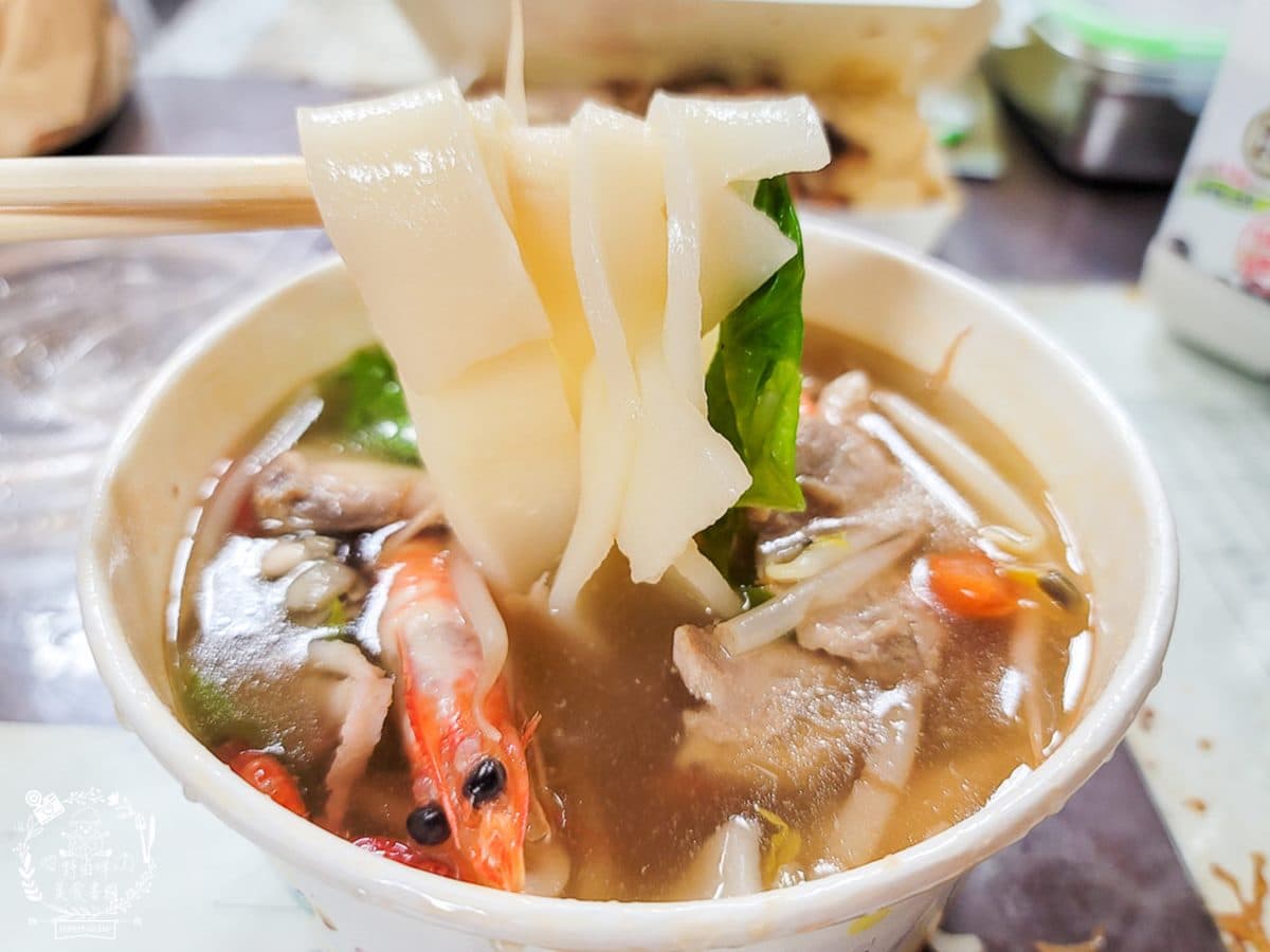 晚來買不到!高雄隱藏版「東港鮪魚飯」只要40元,滿料粄條吃得到5種海味 晚來買不到!高雄隱藏版「東港鮪魚飯」只要40元,滿料粄條吃得到5種海味