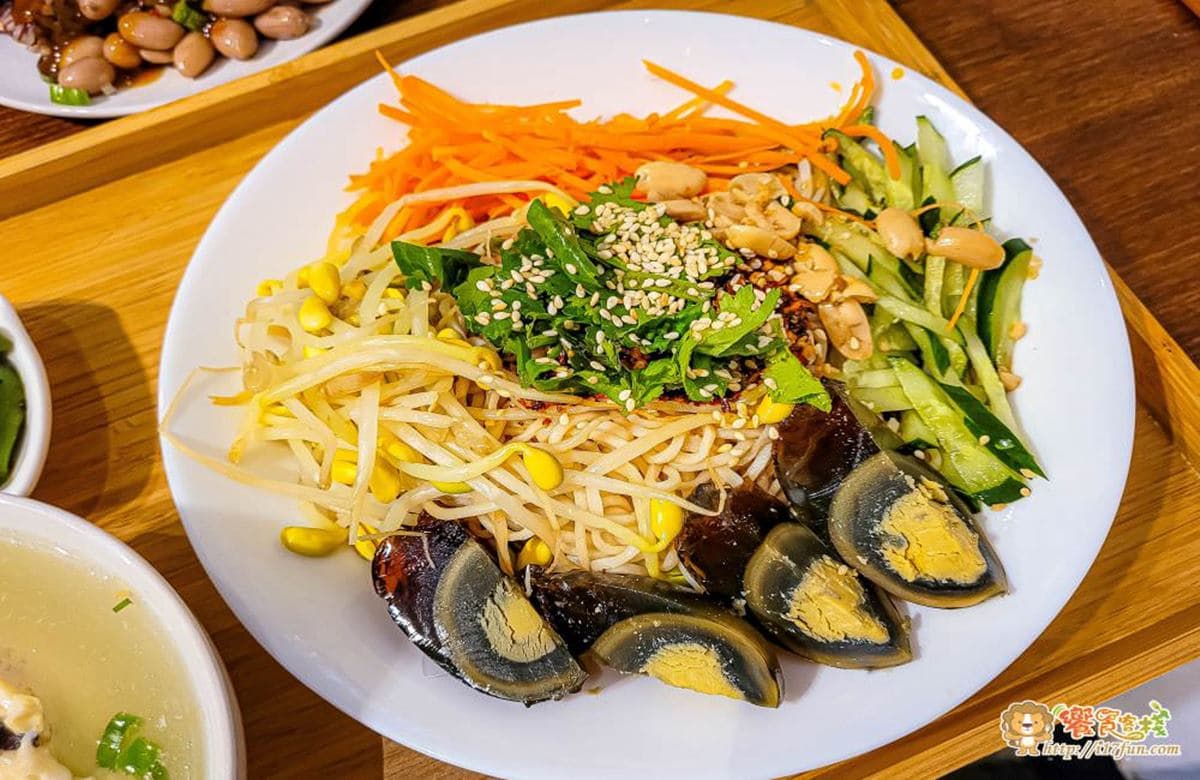 IG打卡美食!藏身高雄老宅「重慶小吃」必嘗皮蛋涼麵,特製紅油口水雞超開胃 IG打卡美食!藏身高雄老宅「重慶小吃」必嘗皮蛋涼麵,特製紅油口水雞超開胃