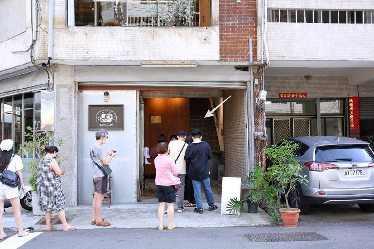 【新開店】漢堡控快嘗鮮!台中創意炸雞堡鋪滿滿香菜,再加醬香炒洋蔥超搭 【新開店】漢堡控快嘗鮮!台中創意炸雞堡鋪滿滿香菜,再加醬香炒洋蔥超搭