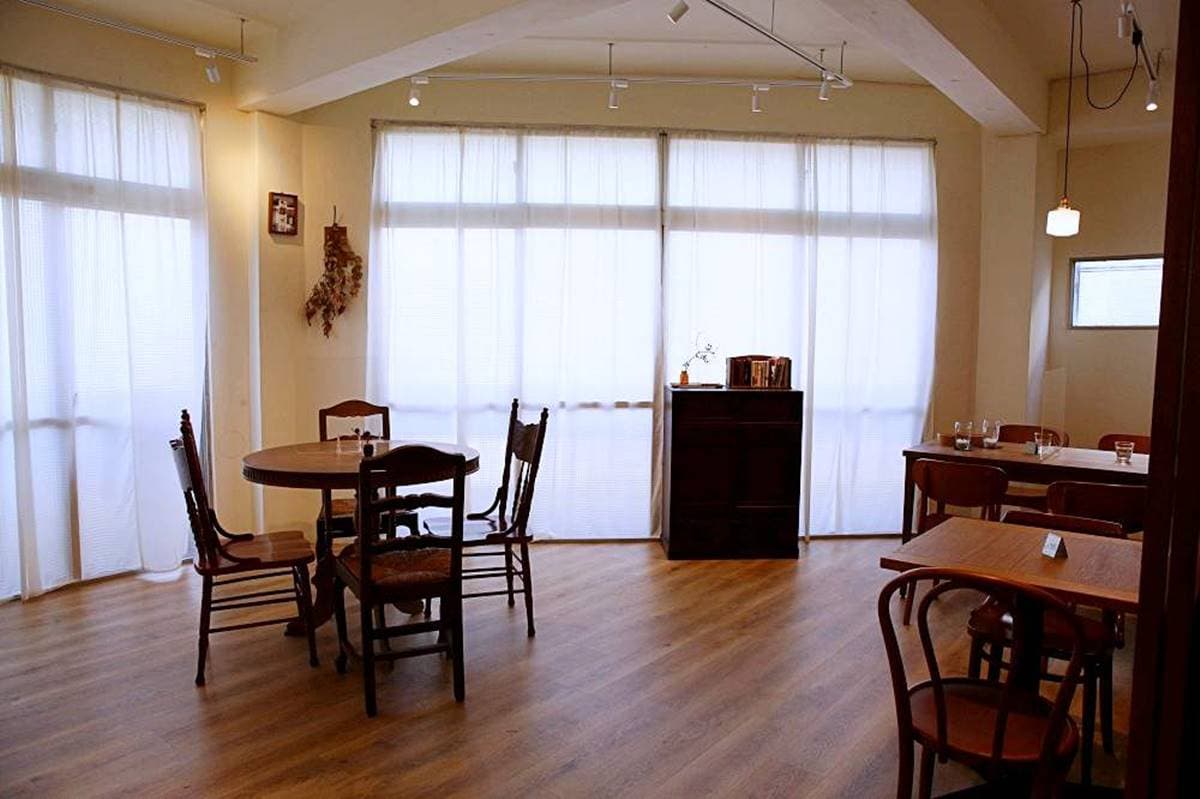 【新開店】漢堡控快嘗鮮!台中創意炸雞堡鋪滿滿香菜,再加醬香炒洋蔥超搭 【新開店】漢堡控快嘗鮮!台中創意炸雞堡鋪滿滿香菜,再加醬香炒洋蔥超搭