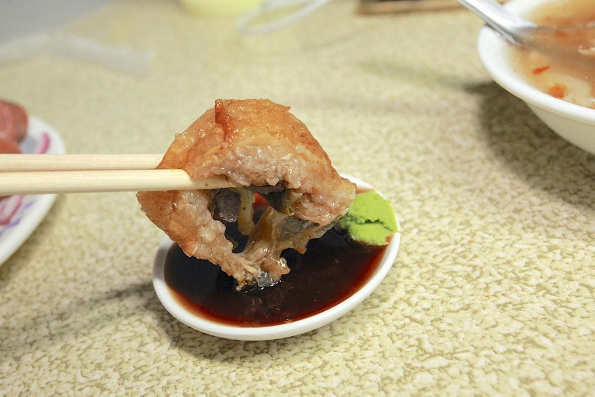 飄香90年!高雄老市場小吃必嘗「特製豬肝卷」,手工紅麴粉腸口感超Q彈 飄香90年!高雄老市場小吃必嘗「特製豬肝卷」,手工紅麴粉腸口感超Q彈