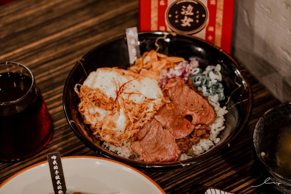 肉控消夜首選!台中「日式餐酒館」必點A5和牛肉燥飯,再搭伊比利豬更霸氣 肉控消夜首選!台中「日式餐酒館」必點A5和牛肉燥飯,再搭伊比利豬更霸氣