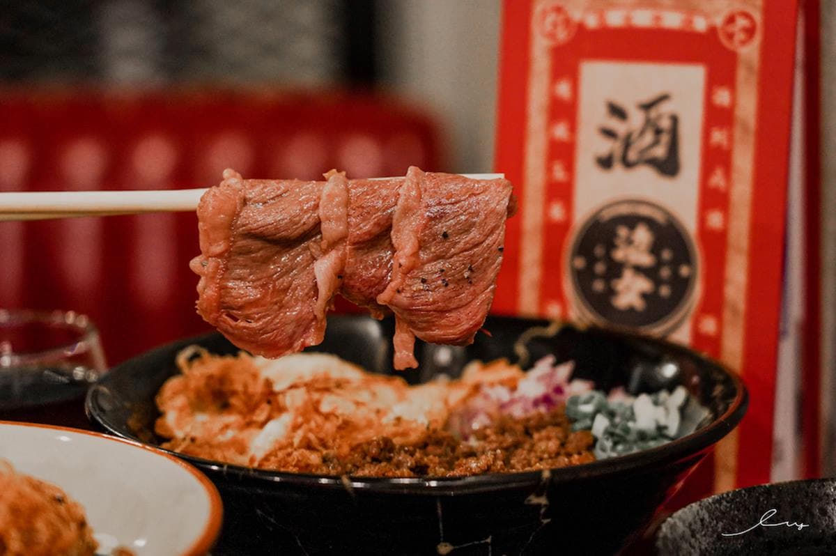 肉控消夜首選!台中「日式餐酒館」必點A5和牛肉燥飯,再搭伊比利豬更霸氣 肉控消夜首選!台中「日式餐酒館」必點A5和牛肉燥飯,再搭伊比利豬更霸氣