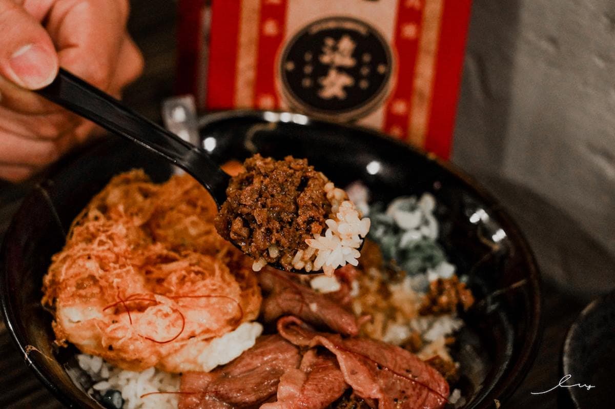 肉控消夜首選!台中「日式餐酒館」必點A5和牛肉燥飯,再搭伊比利豬更霸氣 肉控消夜首選!台中「日式餐酒館」必點A5和牛肉燥飯,再搭伊比利豬更霸氣