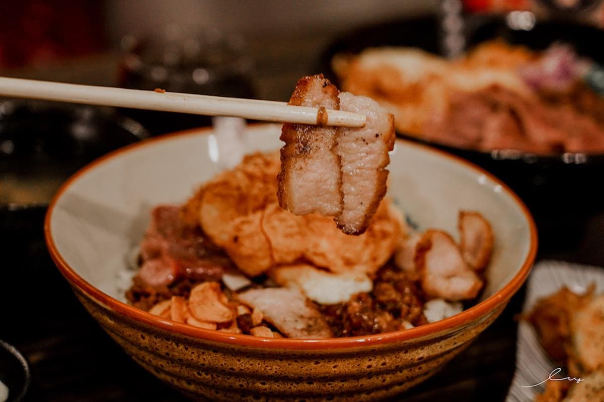 肉控消夜首選!台中「日式餐酒館」必點A5和牛肉燥飯,再搭伊比利豬更霸氣 肉控消夜首選!台中「日式餐酒館」必點A5和牛肉燥飯,再搭伊比利豬更霸氣