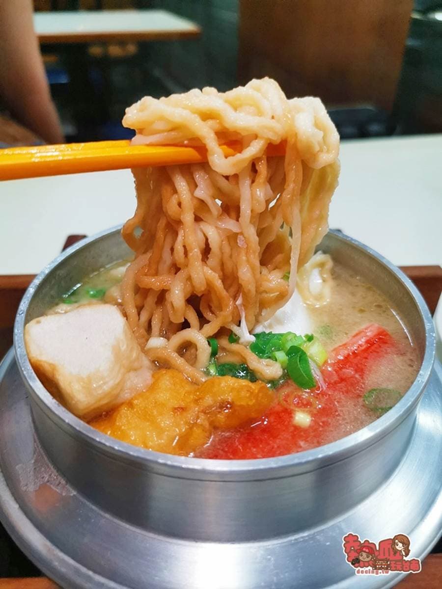台南人的回憶!40年「鍋燒意麵」柴魚湯底超鮮甜,炸豬排淋特調沙拉醬才對味 台南人的回憶!40年「鍋燒意麵」柴魚湯底超鮮甜,炸豬排淋特調沙拉醬才對味