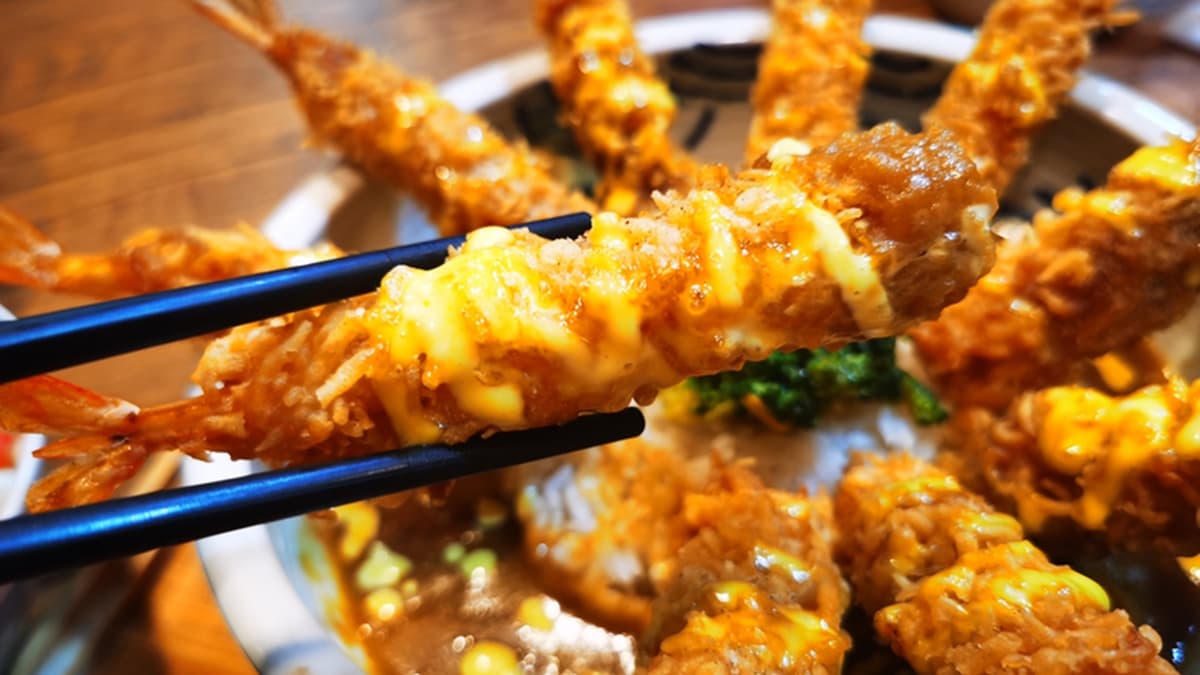 浮誇無上限!桃園摩天輪炸蝦飯「10隻蝦蝦列隊」,搭「明太子滷肉飯」太無敵 浮誇無上限!桃園摩天輪炸蝦飯「10隻蝦蝦列隊」,搭「明太子滷肉飯」太無敵