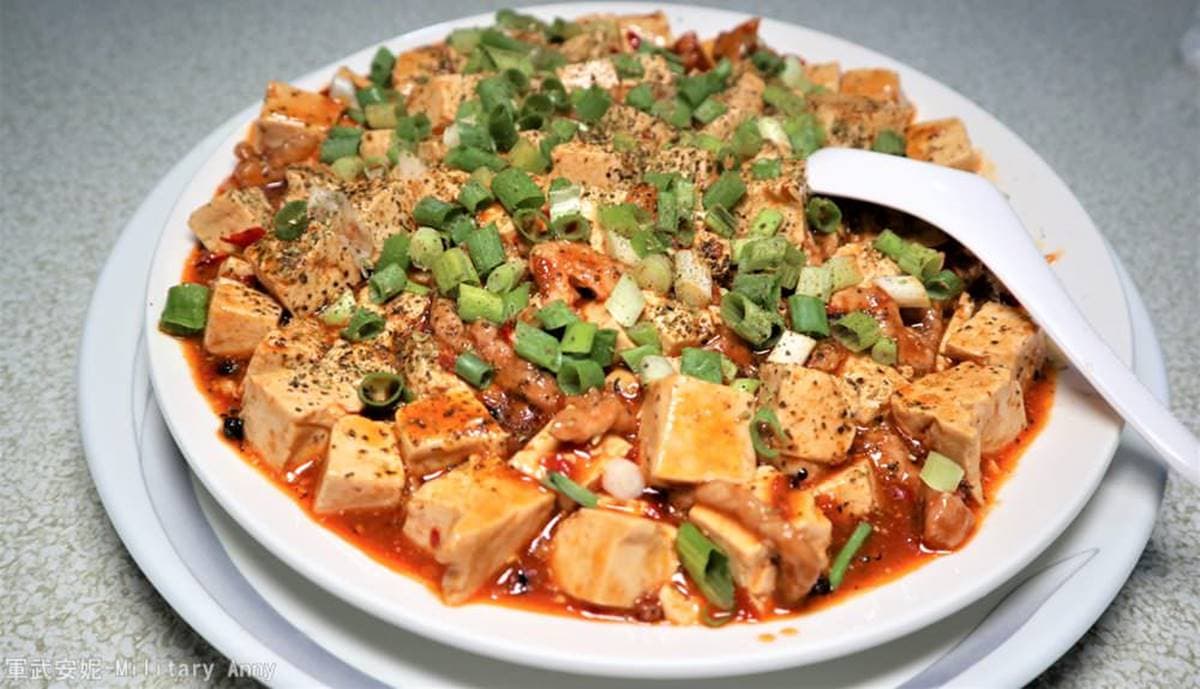 在地人推!金門烈嶼4家必吃餐廳:柴燒油飯、豬血灌腸麵線、浮誇山型炸芋絲 在地人推!金門烈嶼4家必吃餐廳:柴燒油飯、豬血灌腸麵線、浮誇山型炸芋絲
