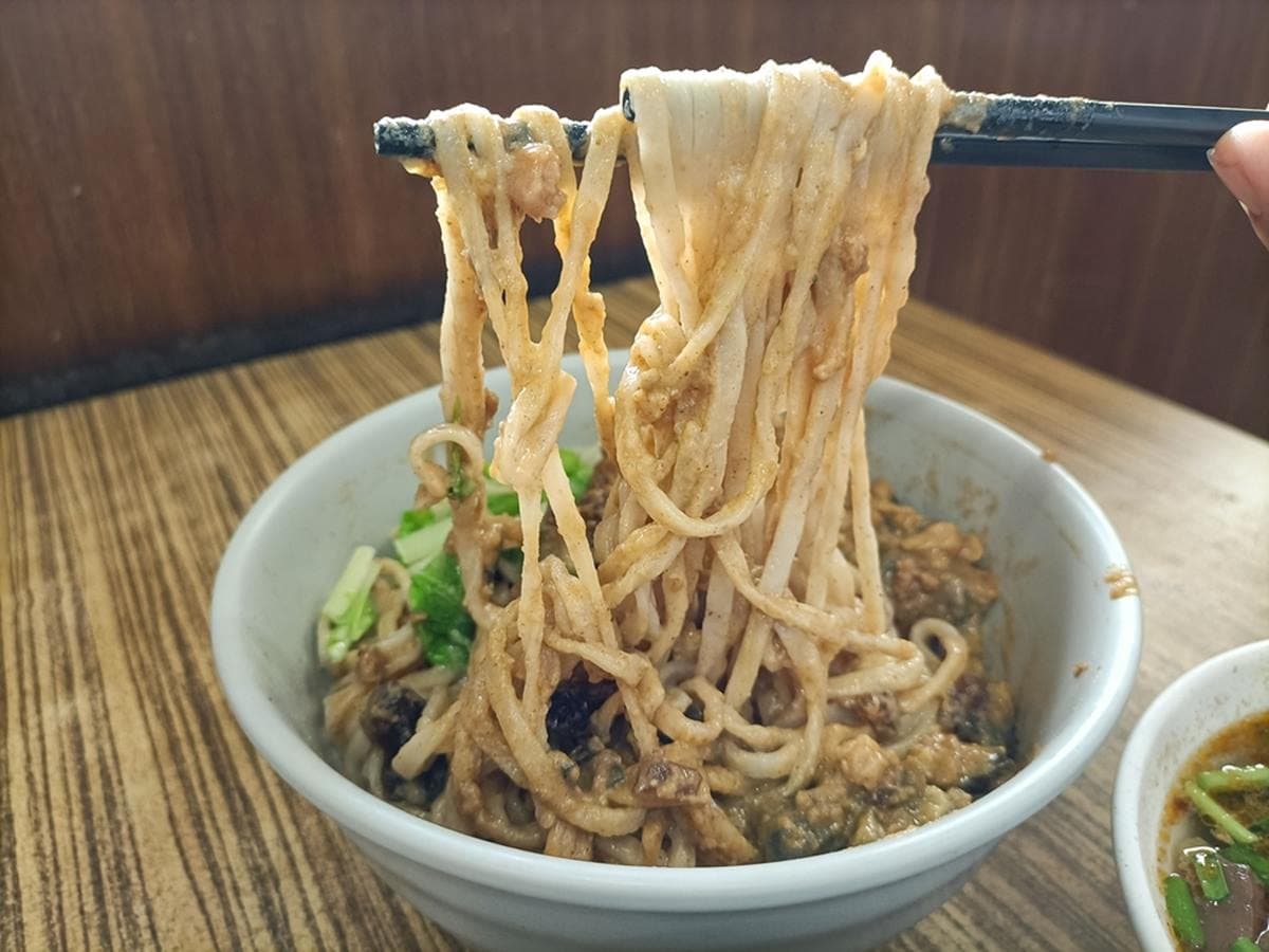 嗜辣者快收!新北「皮蛋乾麵」加死神辣椒醬超過癮,隱藏版麻瓜乾麵老饕必點 嗜辣者快收!新北「皮蛋乾麵」加死神辣椒醬超過癮,隱藏版麻瓜乾麵老饕必點