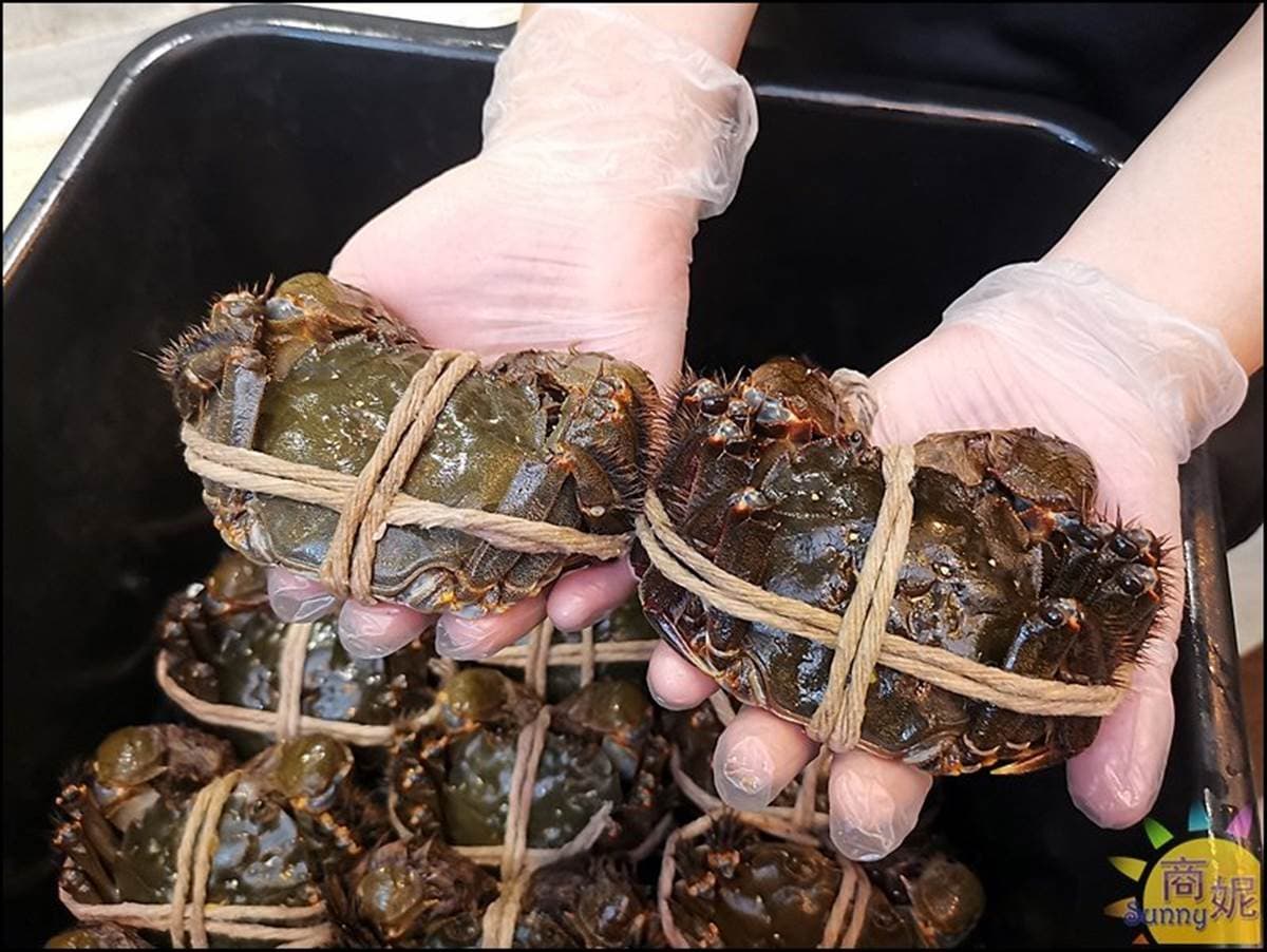 大閘蟹買一送一!台中「浮誇系日料」搶吃滿膏大閘蟹,活體大龍蝦也必點 大閘蟹買一送一!台中「浮誇系日料」搶吃滿膏大閘蟹,活體大龍蝦也必點