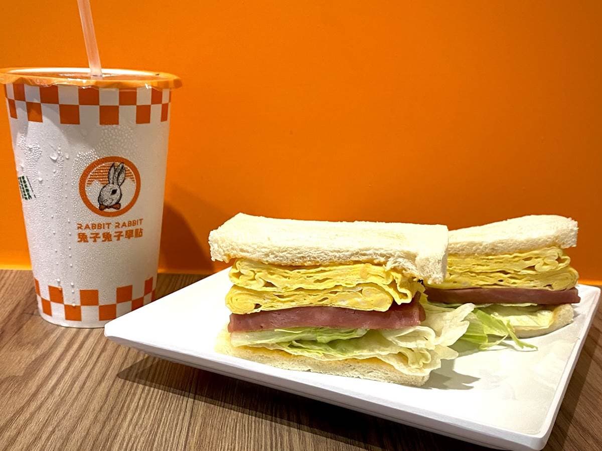 「金沙漢堡」只要1元!網美早餐店全新店型亮相,皮蛋蛋餅、菠蘿漢堡超有哏 「金沙漢堡」只要1元!網美早餐店全新店型亮相,皮蛋蛋餅、菠蘿漢堡超有哏