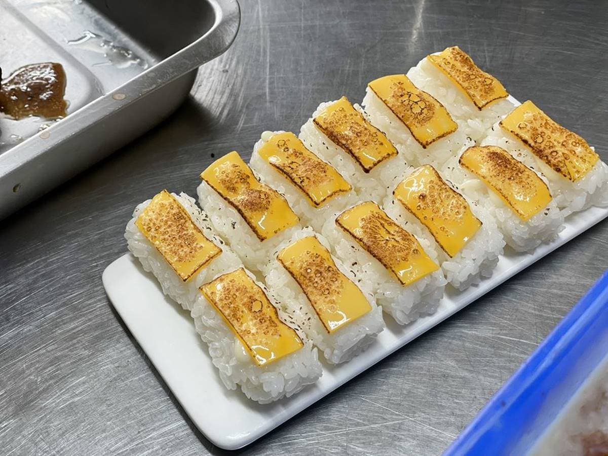 手刀預訂!台南隱藏版「一鴨五吃」先嘗炙燒起司鴨壽司,重口味必嗑鹹酥鴨 手刀預訂!台南隱藏版「一鴨五吃」先嘗炙燒起司鴨壽司,重口味必嗑鹹酥鴨