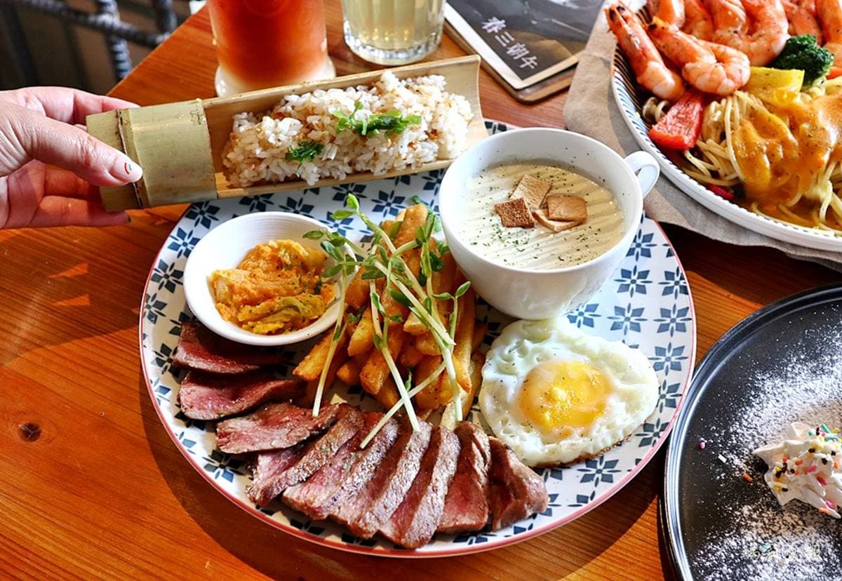 有3個2送牛排!台中「人氣早午餐」推超狂身分證優惠,滿料金沙義麵也必點 台中必吃早午餐餐廳|春三朝午