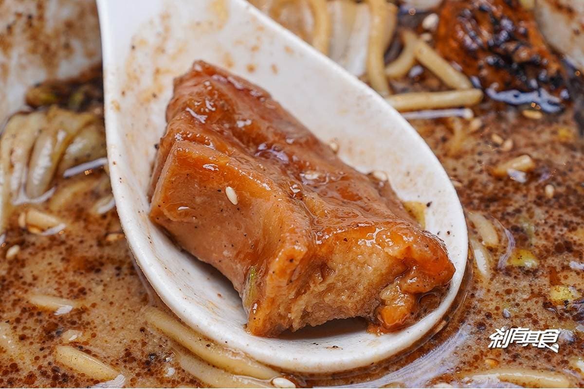 只能現場排隊!台中人氣素食拉麵竟吃得到「東坡肉」,久滷入味口感超神似 只能現場排隊!台中人氣素食拉麵竟吃得到「東坡肉」,久滷入味口感超神似